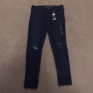 NEVER WORN AMERICAN EAGLE JEANS